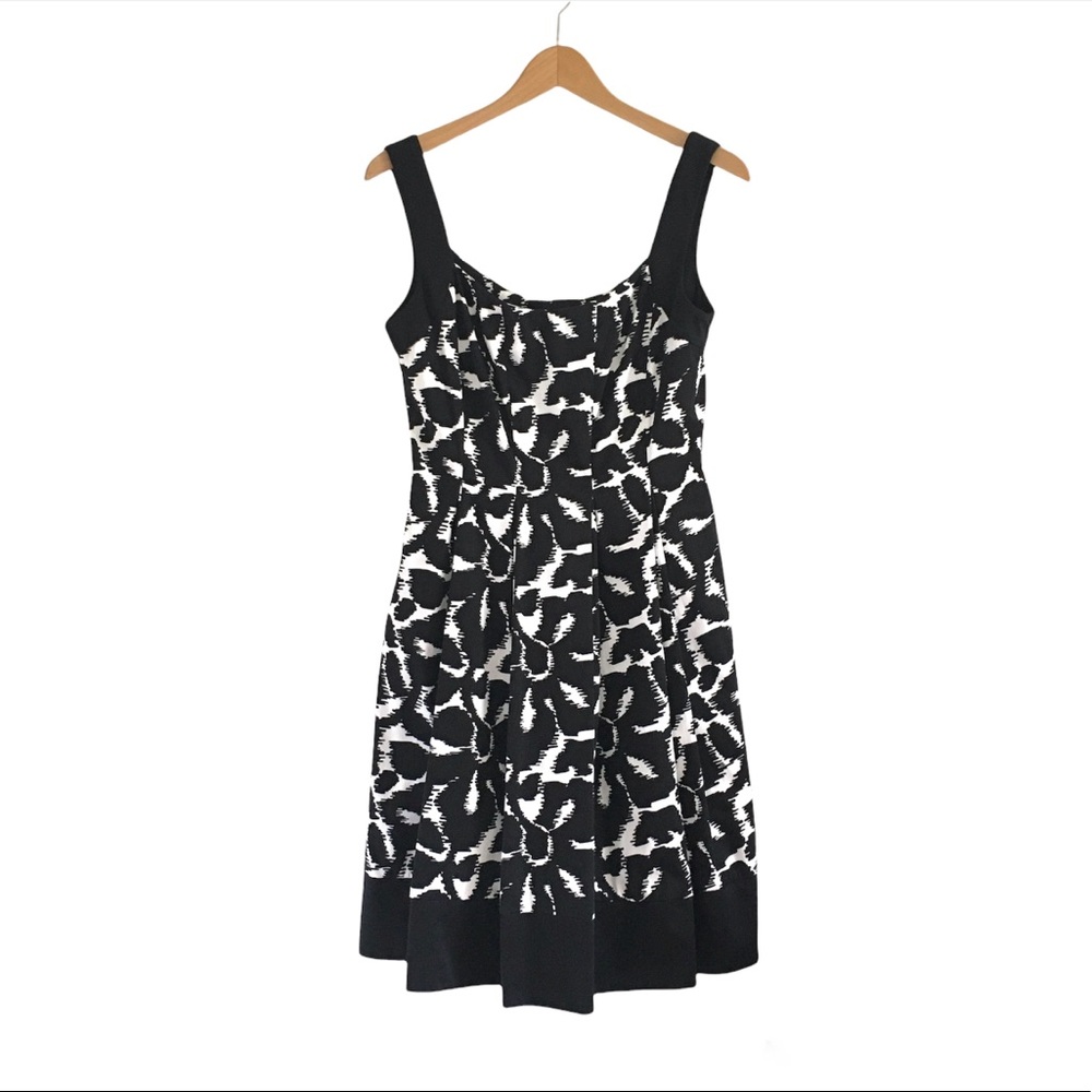 Maggy London Sleeveless Scoop Neck Printed Pleat Skirt Dress Black White Size 8